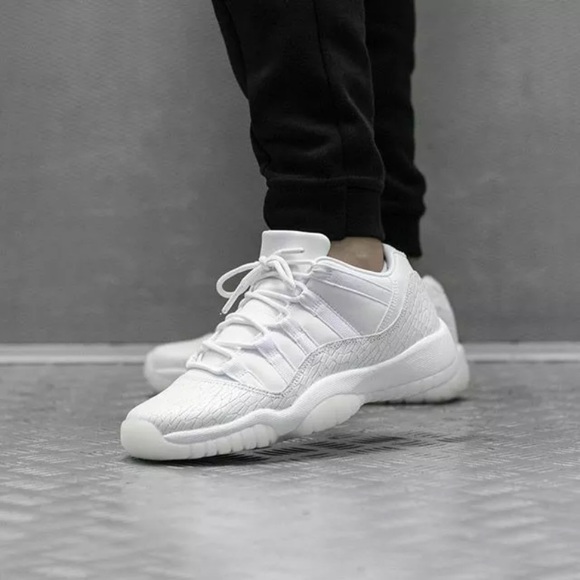 AIR JORDAN 11 Retro Low Heiress White - Picture 4 of 14